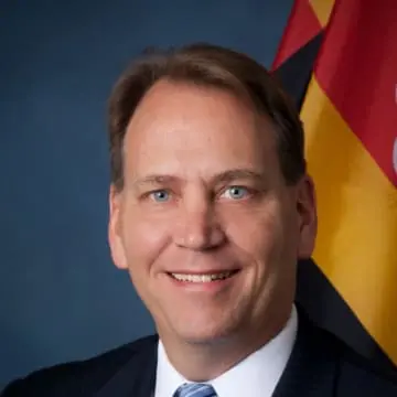 Headshot of Andrew Palmer