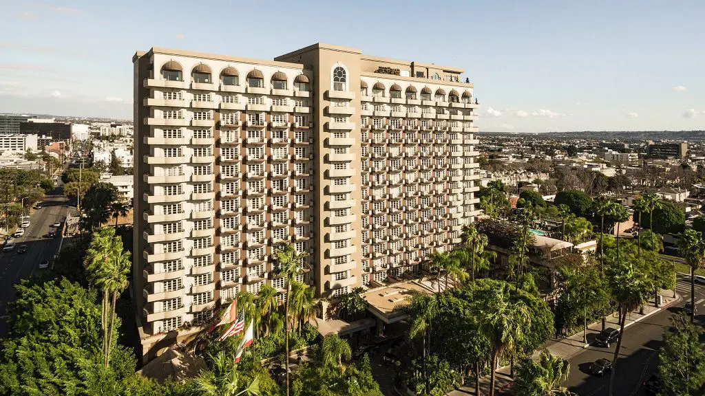 An exterior photo of the Four Seasons Los Angeles Beverly Hills